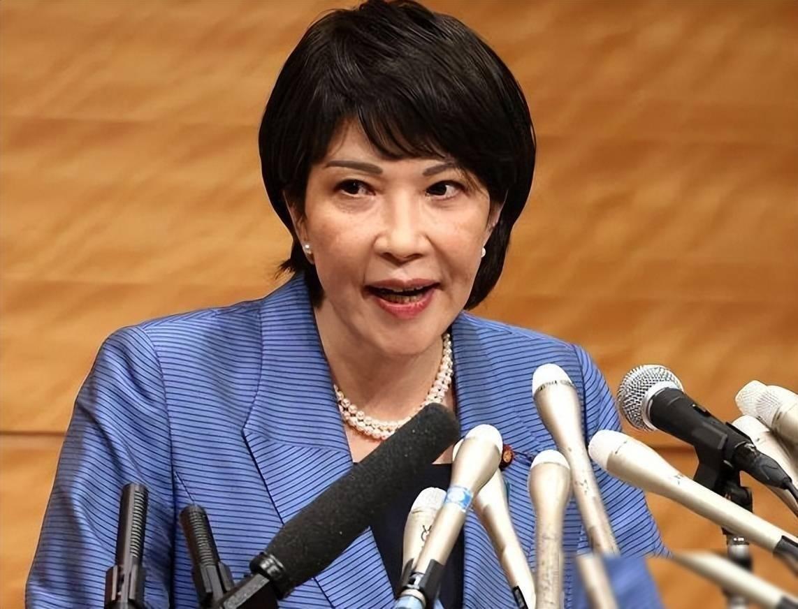日本经济快崩了，政府却还在疯狂扩军！反华政客高市早苗，这回竟想借着“破冰”的戏码