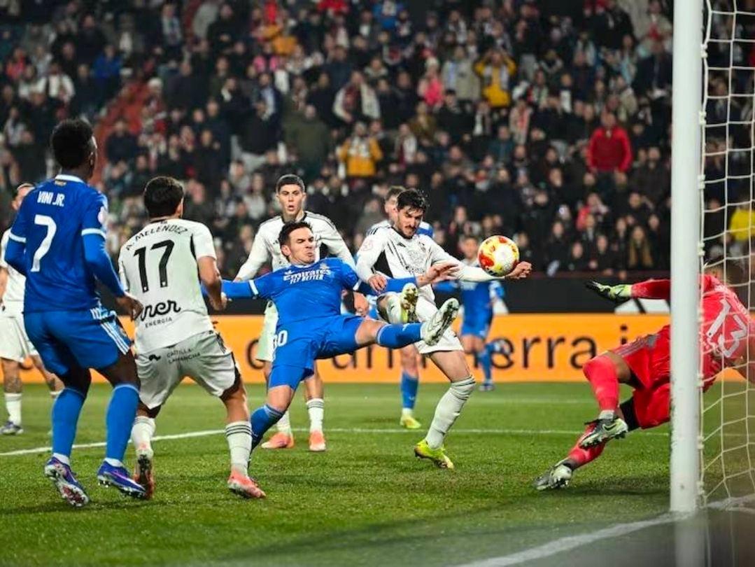 被西乙球队淘汰！皮克讽刺皇马出局：新皇马，首秀不错啊皇马在国王杯中爆冷被西乙球队