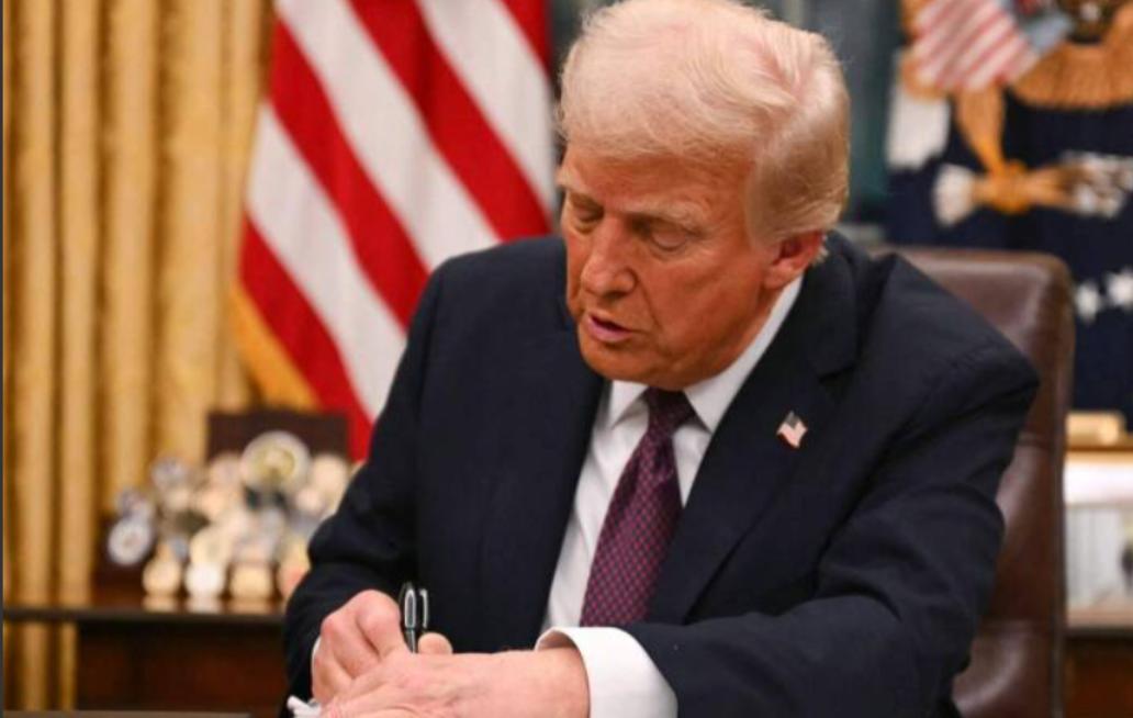 特朗普作出一个重大举动，提到中国富豪。

在美国联邦最高法院预定就限制出生公民权