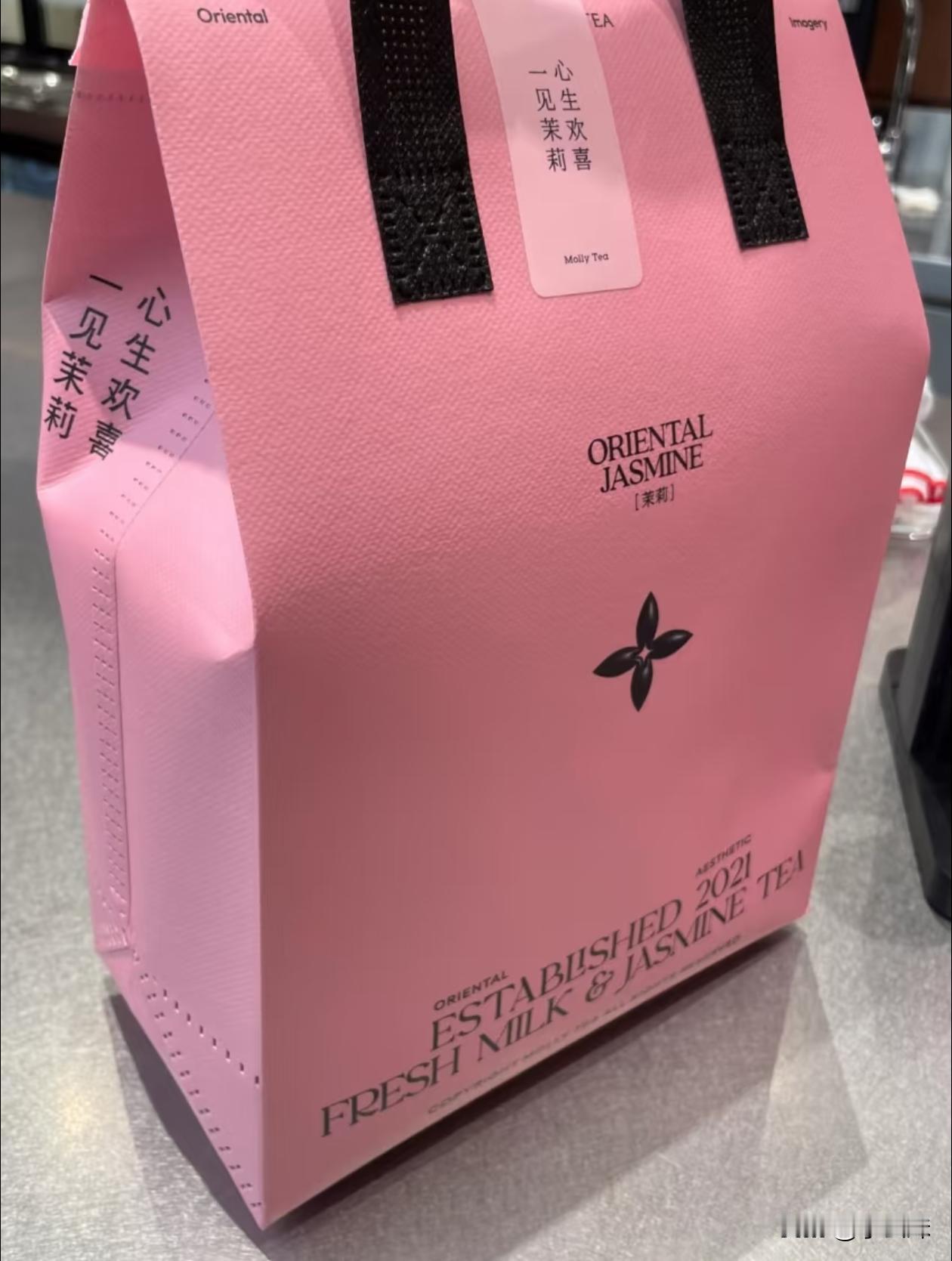 不是说被起诉了吗，怎么他还在用这个商标，确实硬气