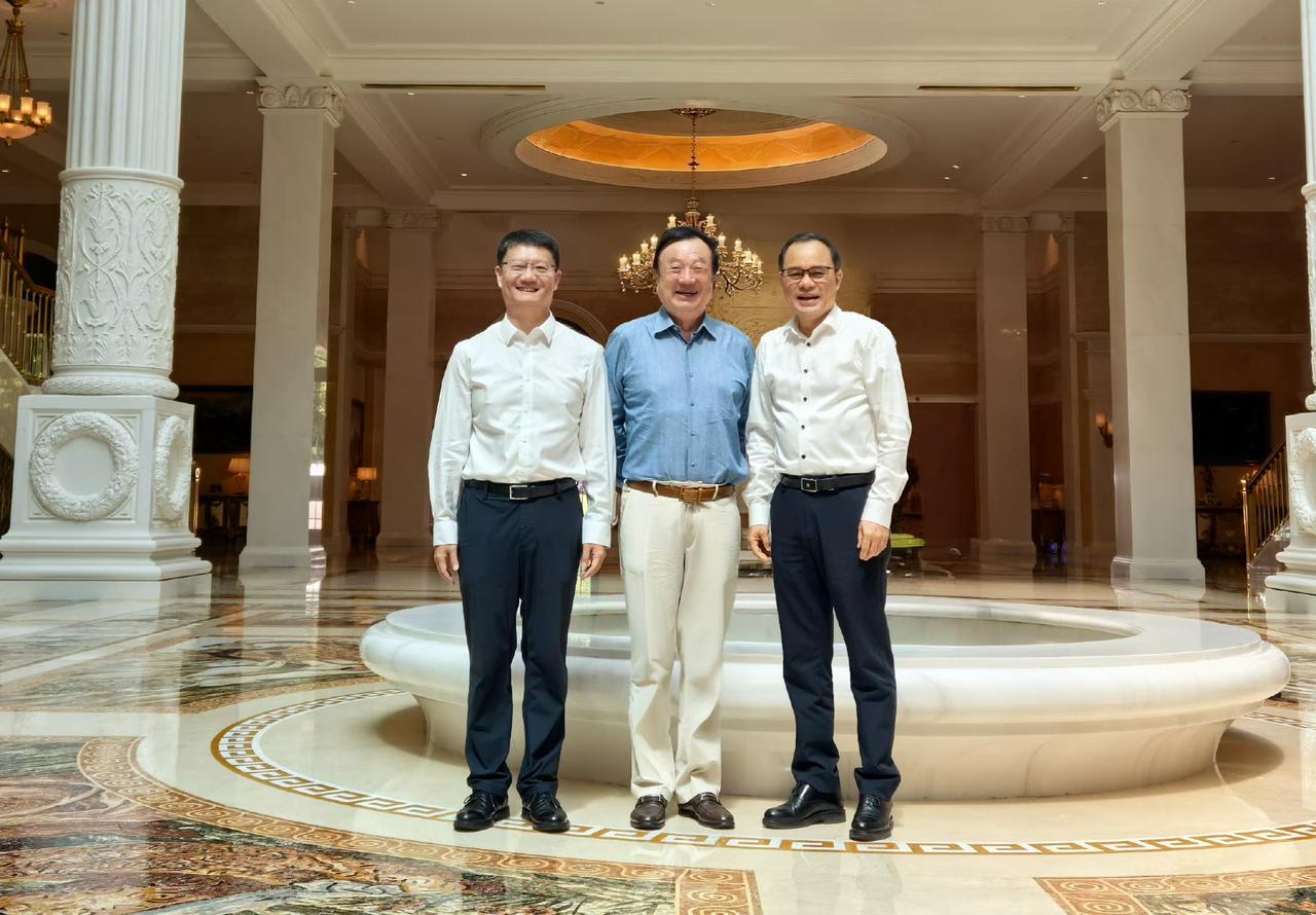 8月9日晚，长安汽车董事长朱华荣晒出了和华为创始人任正非的合影，他表示，与任老爷