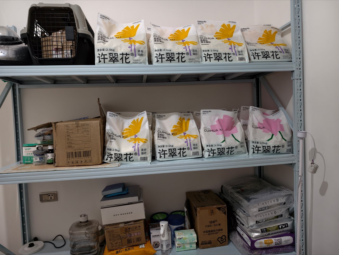 养猫人的力气全靠扛猫砂猫粮，180斤猫砂我说扛就扛