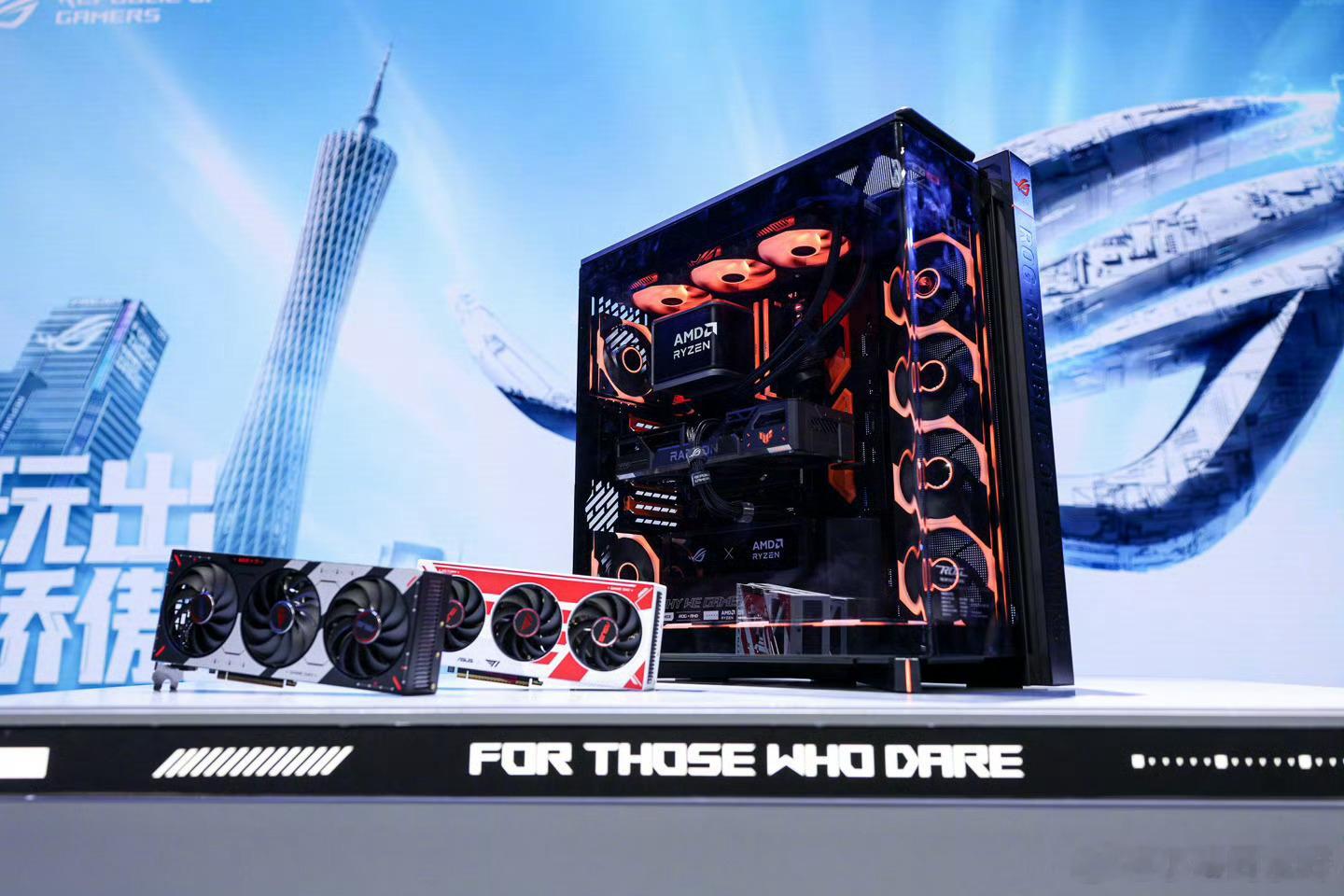 【华硕 ROG 幻世神机箱 AMD 联名版上市：曲面玻璃，2399 元】这款 A