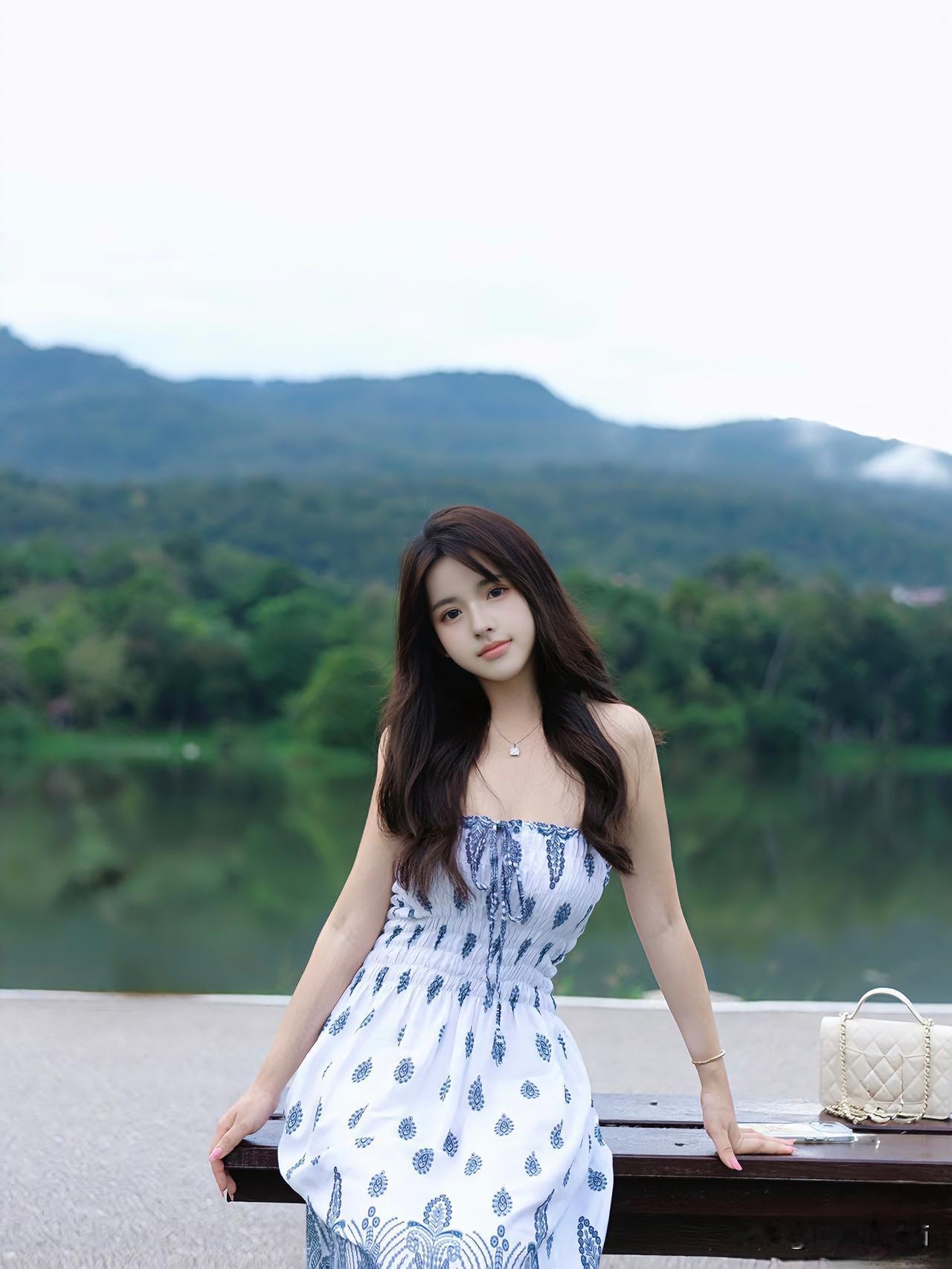 什么样的穿搭可以成为气质女神?
『夏日青黛ℓ邂逅时光里的温柔』
青山为幕，清风拂