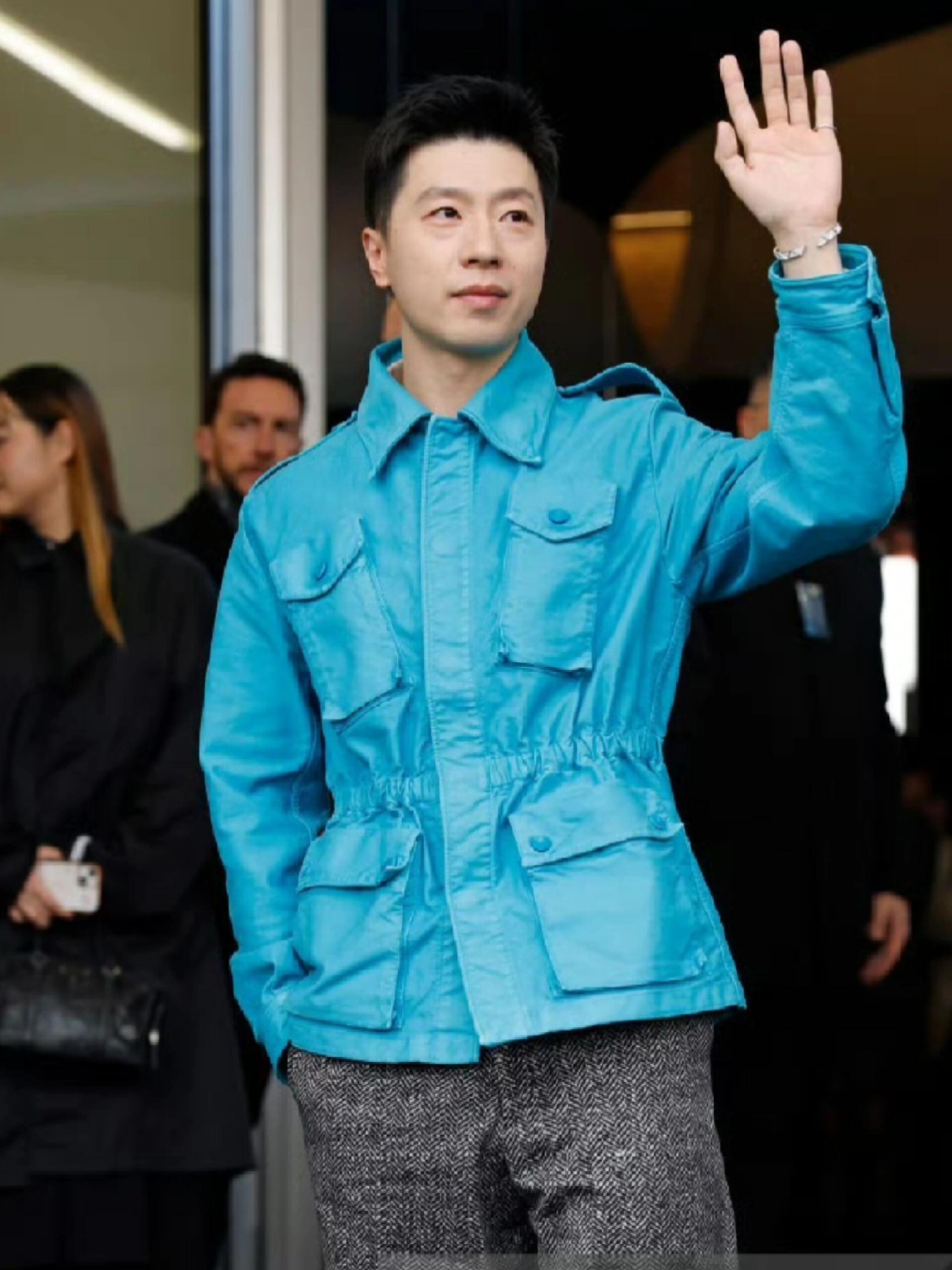 马龙在米兰看秀  马龙出席Prada秀场的活动于2025年1月举行，作为品牌大使