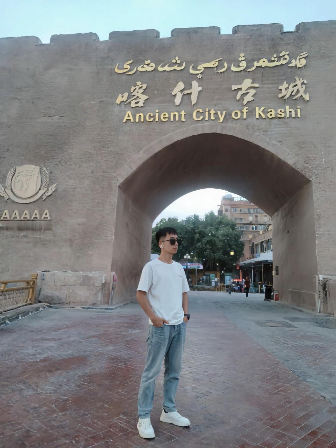 人生所有的纠结，本质都是既想讨好别人，又不愿委屈自己——你终要明白，取舍的核心从