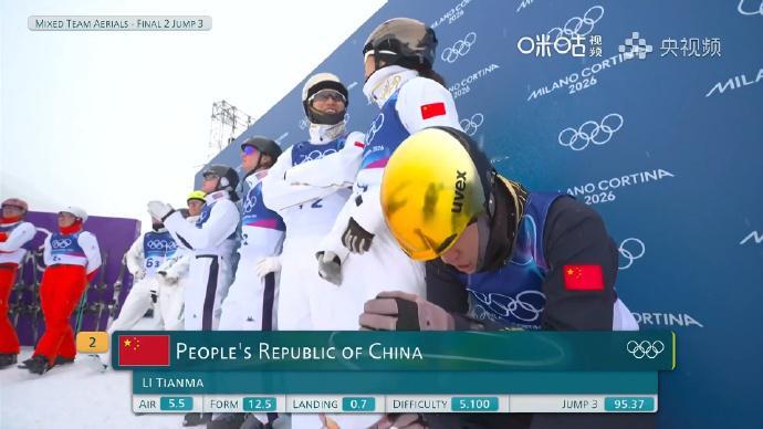 中国空中技巧队铜牌 不错啦不错啦老将还是稳得住，而且说实话，在男单女单都是我们的