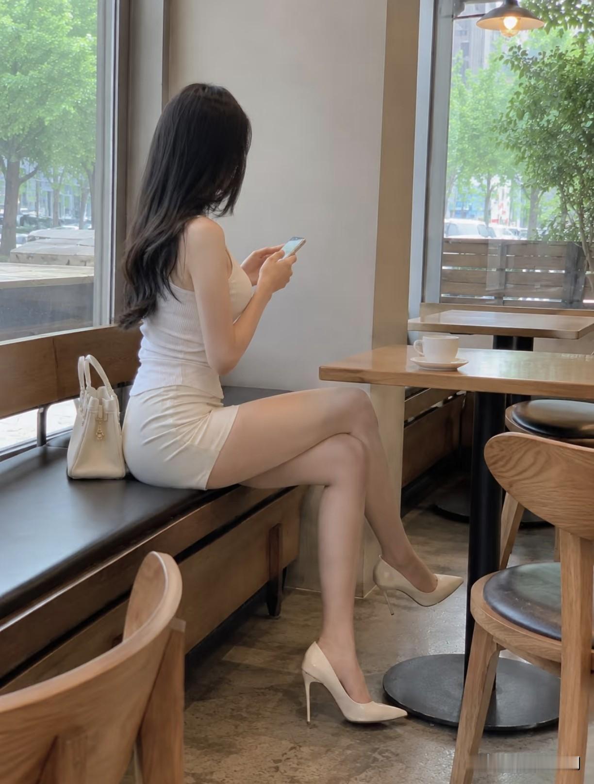 张爱玲说：“很多男人遇上有才华的女人，第一反应不是敬佩，是想睡。可惜才华这东西跟