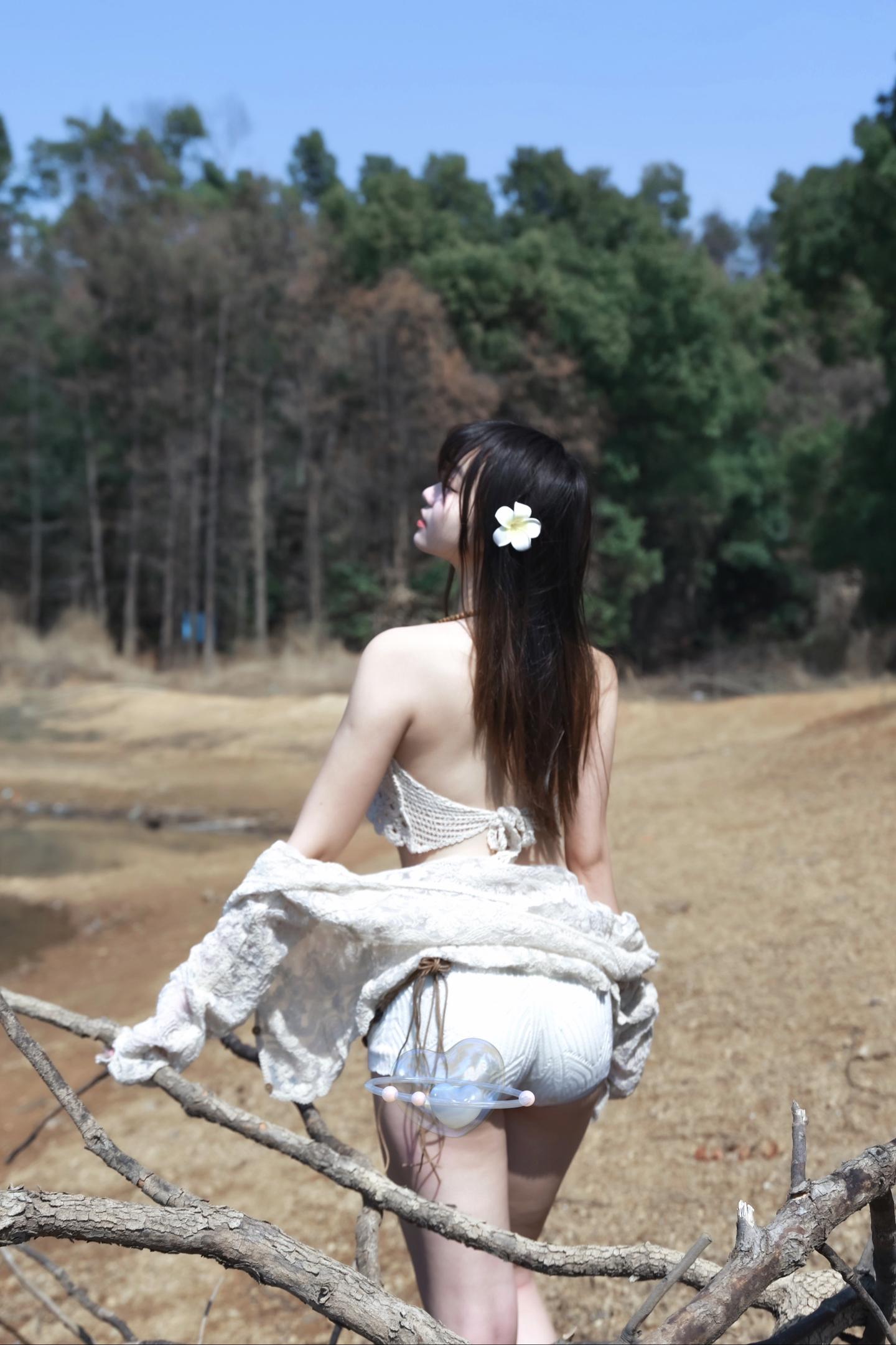 森林的尽头是｜蝉鸣不止的夏天🍃。《少女户外氛围感写真》 阳光下的慵懒...