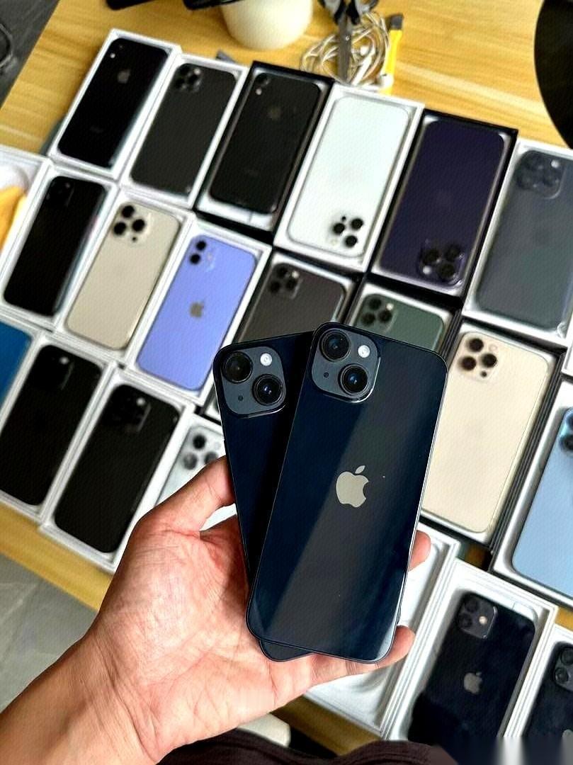 关于未来的iPhone 18，最近有个预测，听得我后背发凉。
说是为了控制成本，