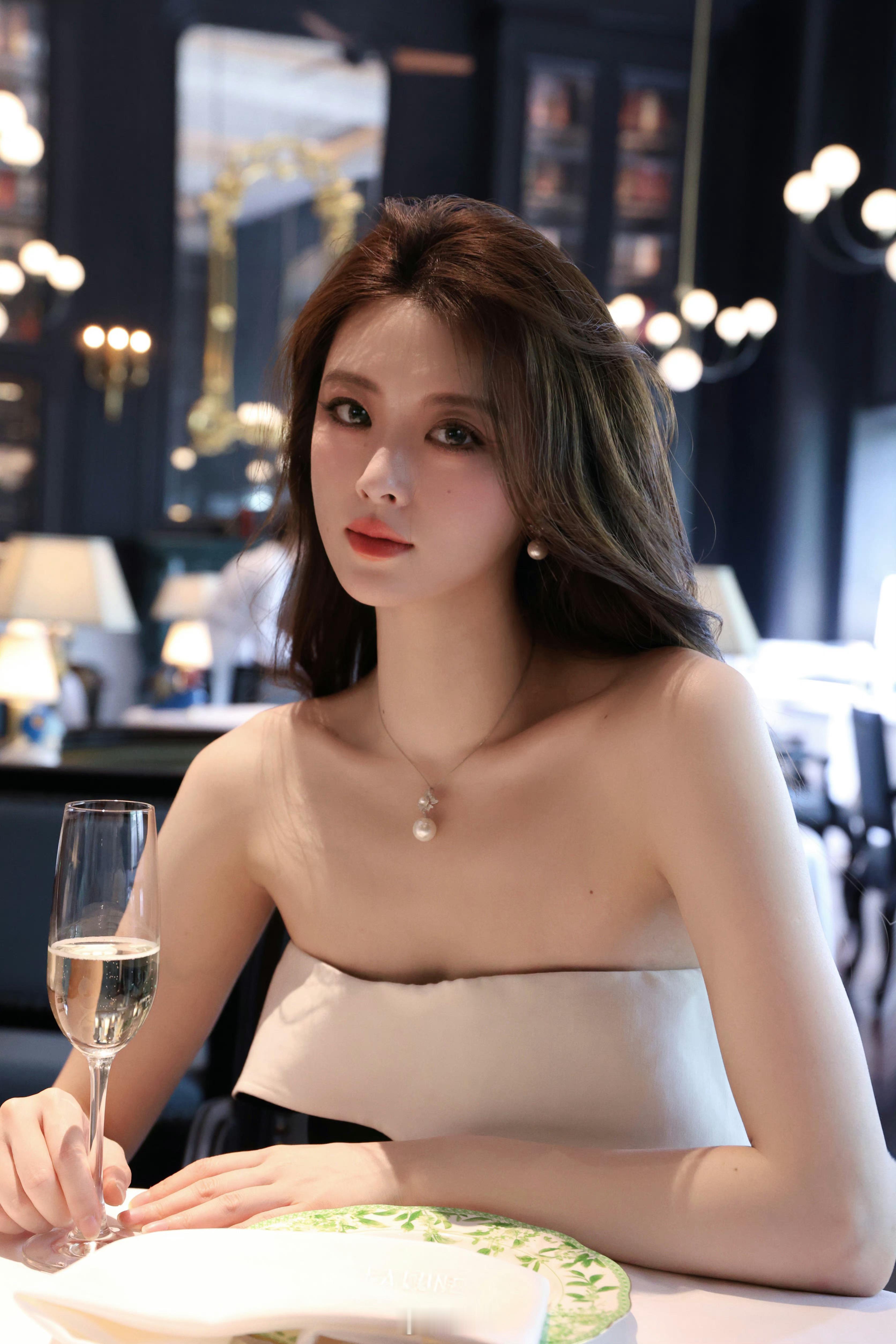 小姐姐喝的是饮料吗？ ​​​