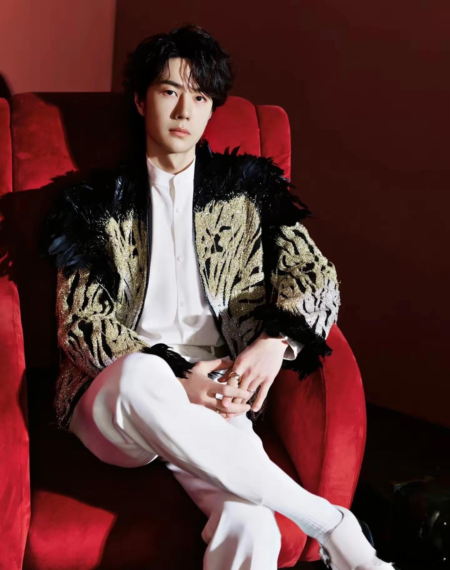 看到春晚的节，王一博排在第七个节目！还是央妈有号召力，王一博终于被拉了回来，两年