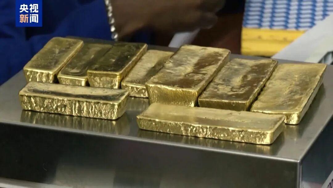 金价【金价，再创历史新高！】15日，纽约商品交易所黄金期货市场交投最活跃的202