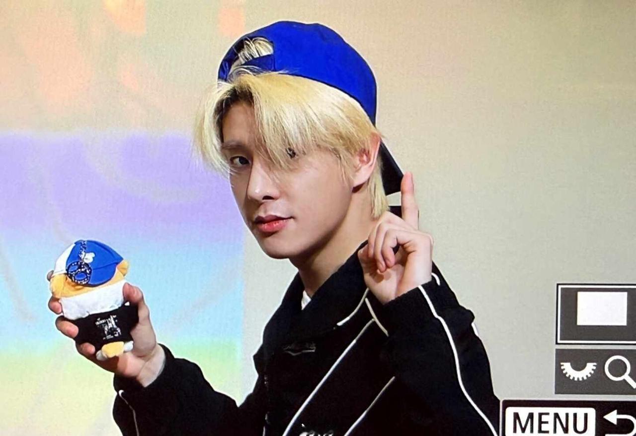 这个男孩好萌。。。。
©️holdontightjake沈载伦