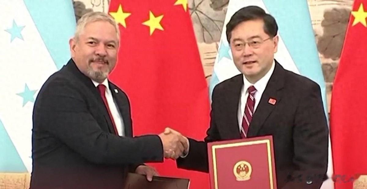 洪都拉斯新总统提复交台，中方回应：一个中国原则是底线！
 
12月25日，外交部
