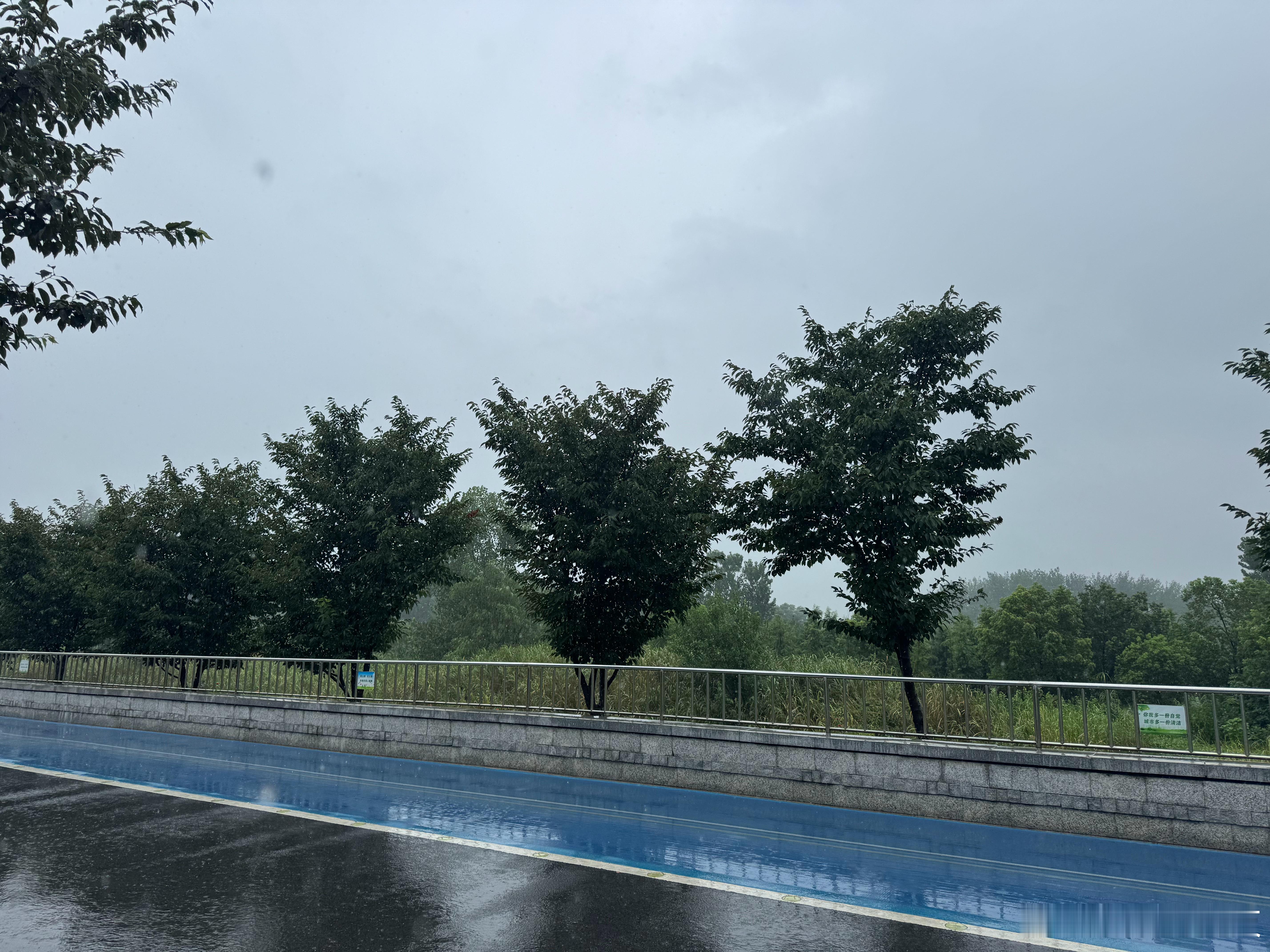 夏断食一个月瘦了30斤刚才跑了6km，每天跑步6公里，对于我而言很有用……真的能