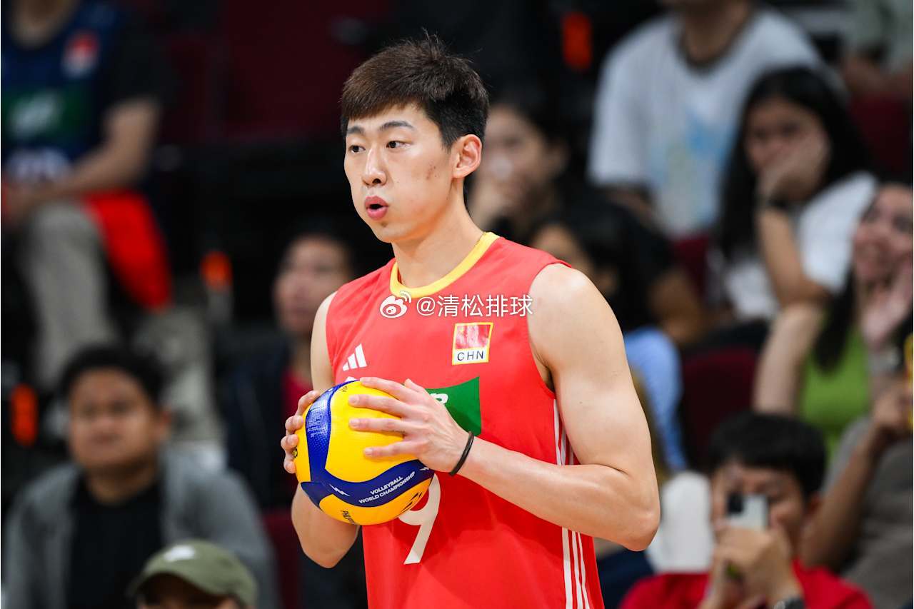 中国男排1-3巴西男排（小组赛）中国男排副攻李咏臻8分（9扣5中1失误1被拦、3
