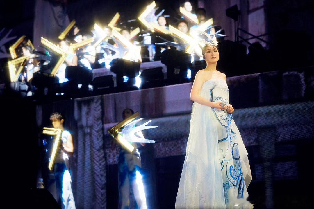 世间万千情歌，偏爱千嬅这一份温柔。跨越城市奔赴一场音乐盛宴，6月20日长沙，4月