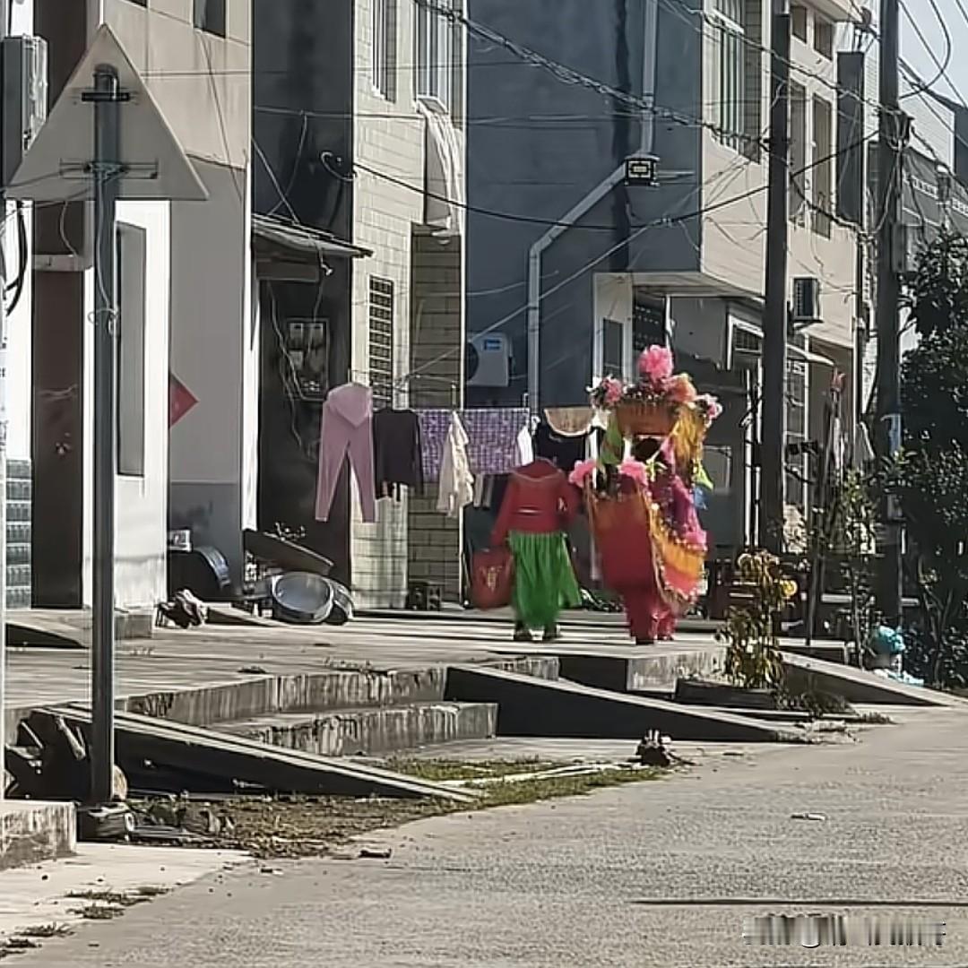 为什么现在像这种划船的去农村大家都把门关了