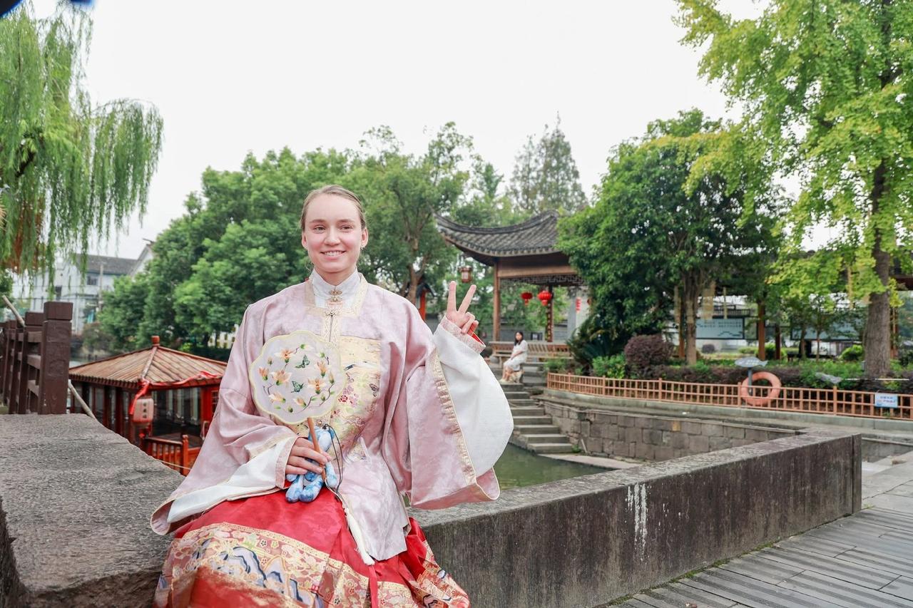 嗯，网球大满贯选手全员正常人，不装逼不天天占C位。也不炒西皮