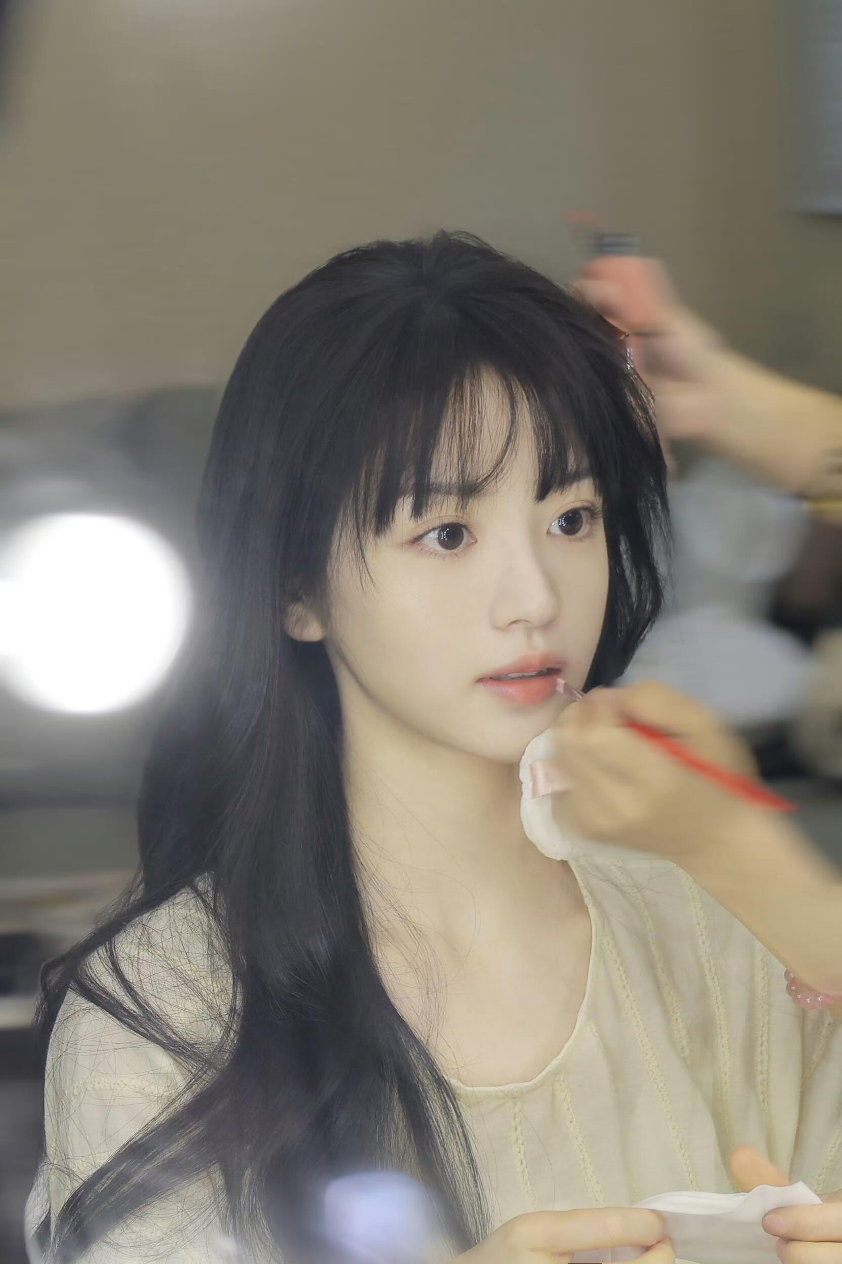 人，薇在上妆抓住这只可爱的薇薇猫 