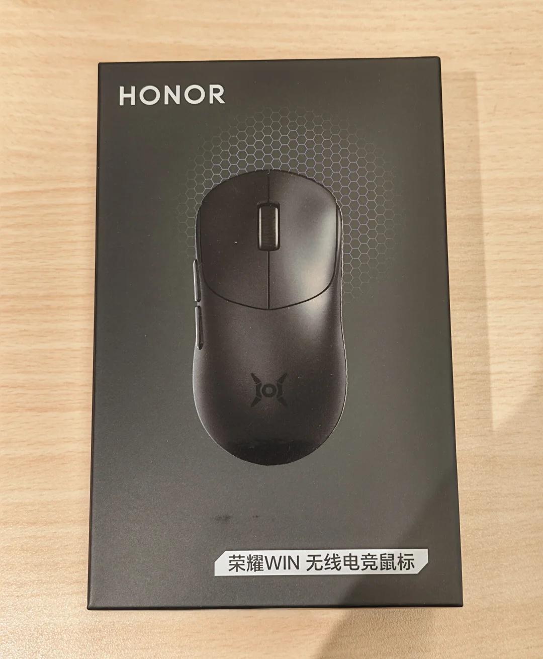 晒一下新入手的荣耀WIN无线电竞鼠标
不懂就问有问必答
最近公司的鼠标坏了，单击