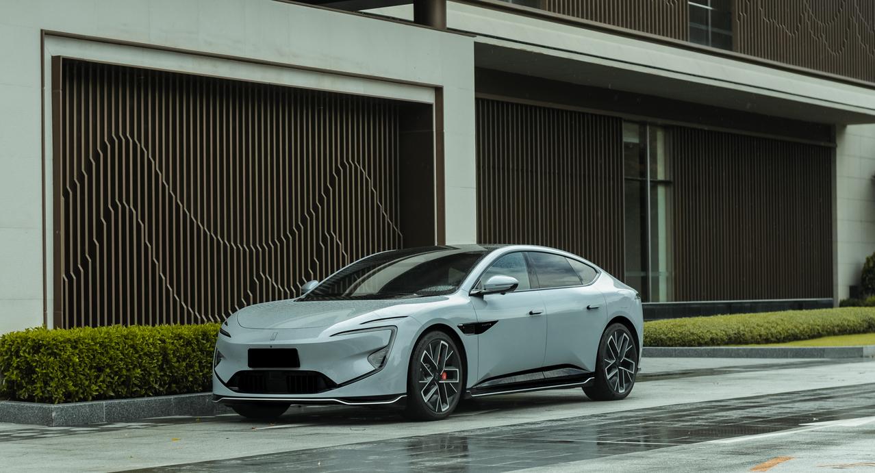 阿维塔12是怎样吸引这位设计师的？
王先生不仅是一位对设计有着近乎苛刻追求的室内