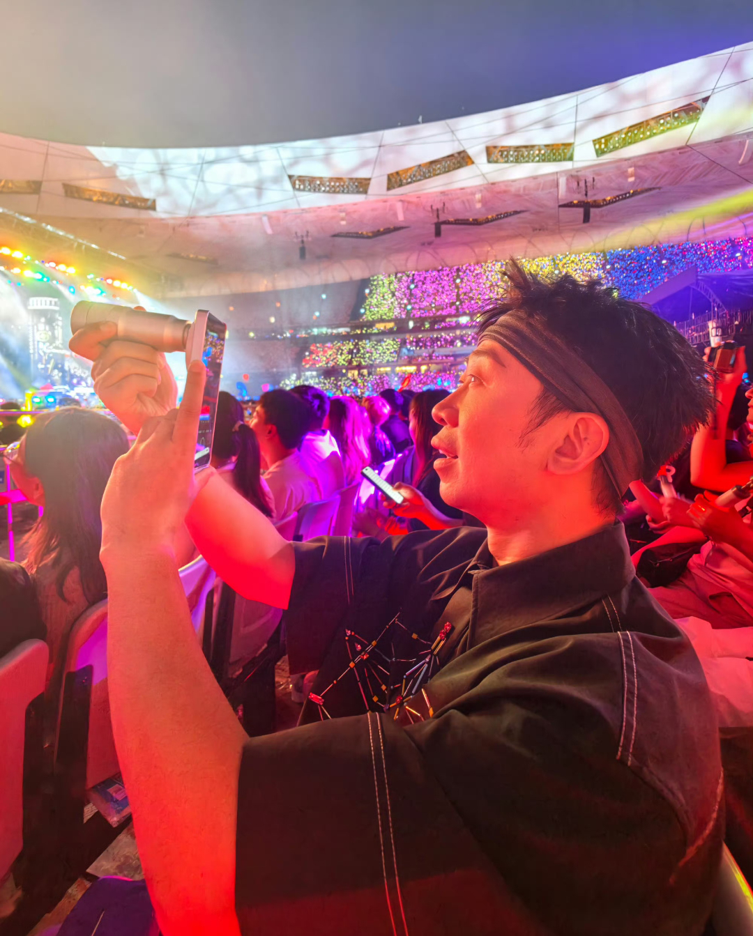 艾米人生第一次看演唱会人生首场周董演唱会，幸运偶遇杨迪，开局即顶配，开心值拉满。