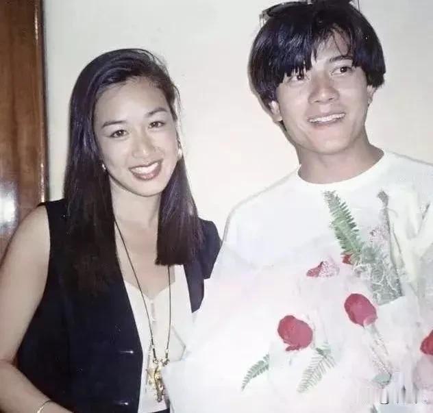 当年郭富城对媒体说谁看完他的16场演唱会谁就是他的真命天女，于是钟丽缇看完了他的