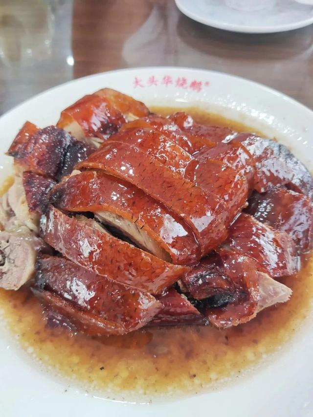 广东鸡煲店老板想多宣传顺德美食  鸡煲店老板忙不过来啦，大家可以去试试其他美食呀