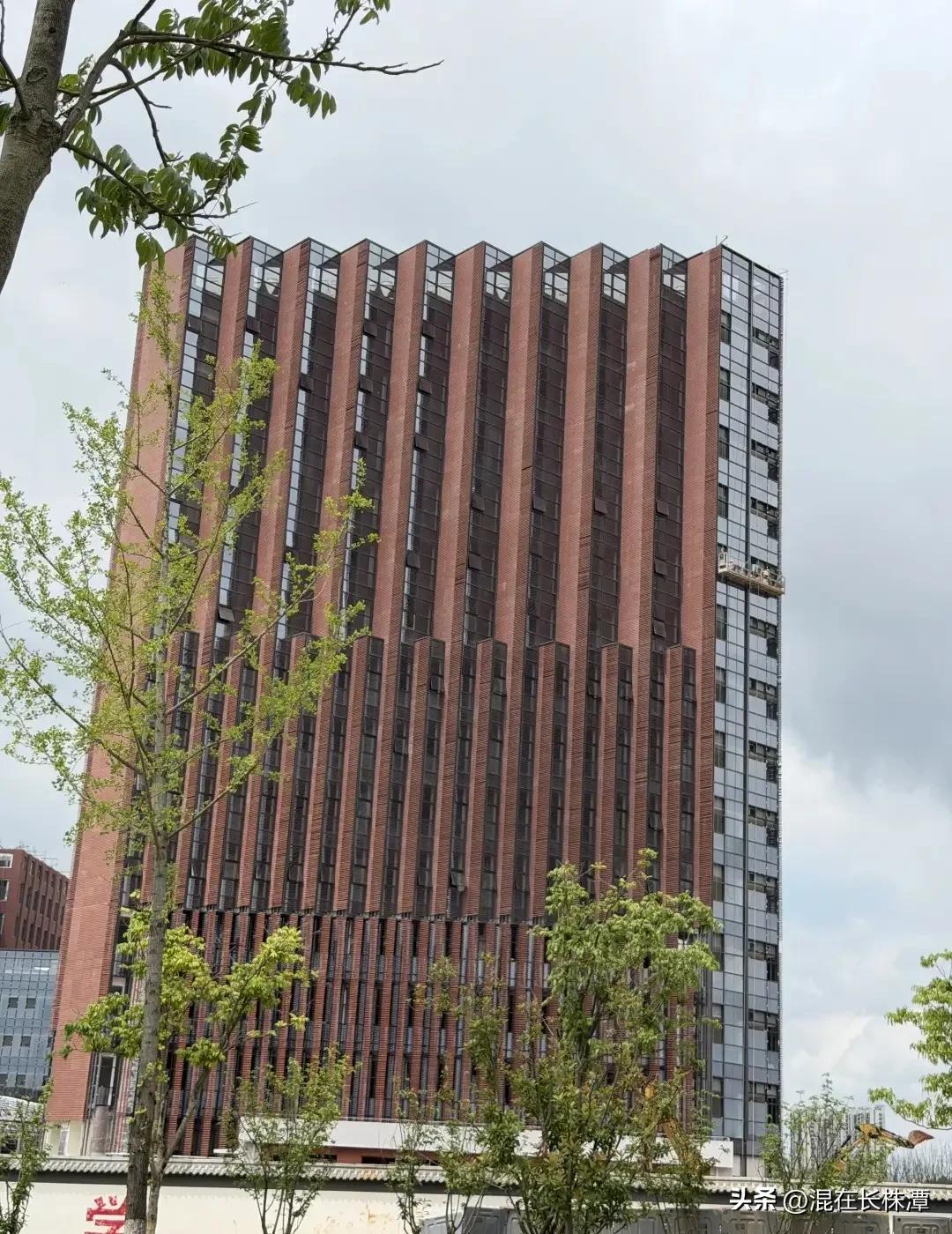 湖南大学新校区建好啦！
作为长株潭融城的重要工程，湖南大学新校区已经基本建成，预