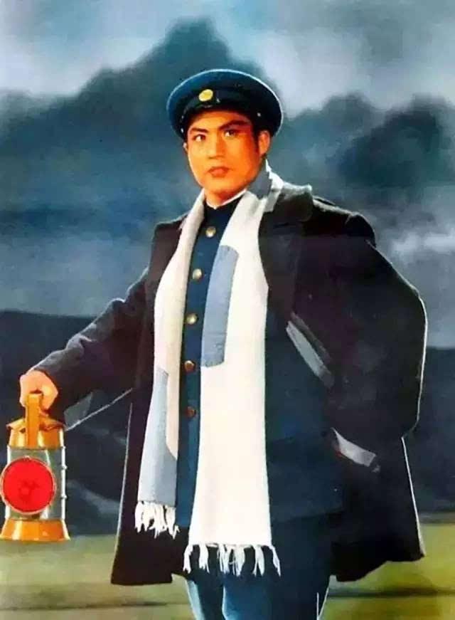 成都这场《红灯记》为啥能让三代人都红了眼眶？

昨晚京剧《红灯记》在成都大剧院亮