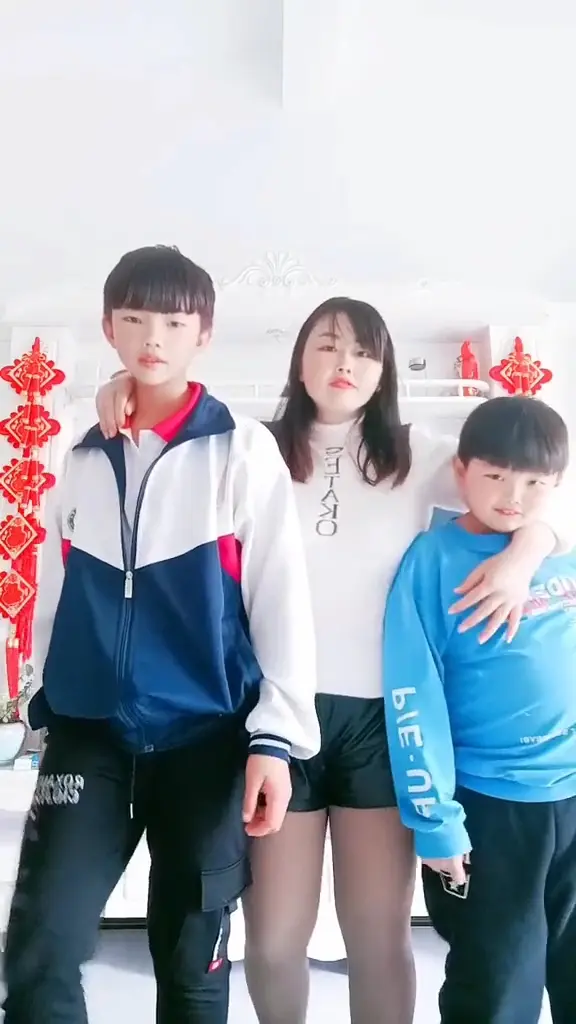 我家小公主 我的宝贝渐渐长大 一转眼就长大了 一起成长的幸福 愿你们快乐成长