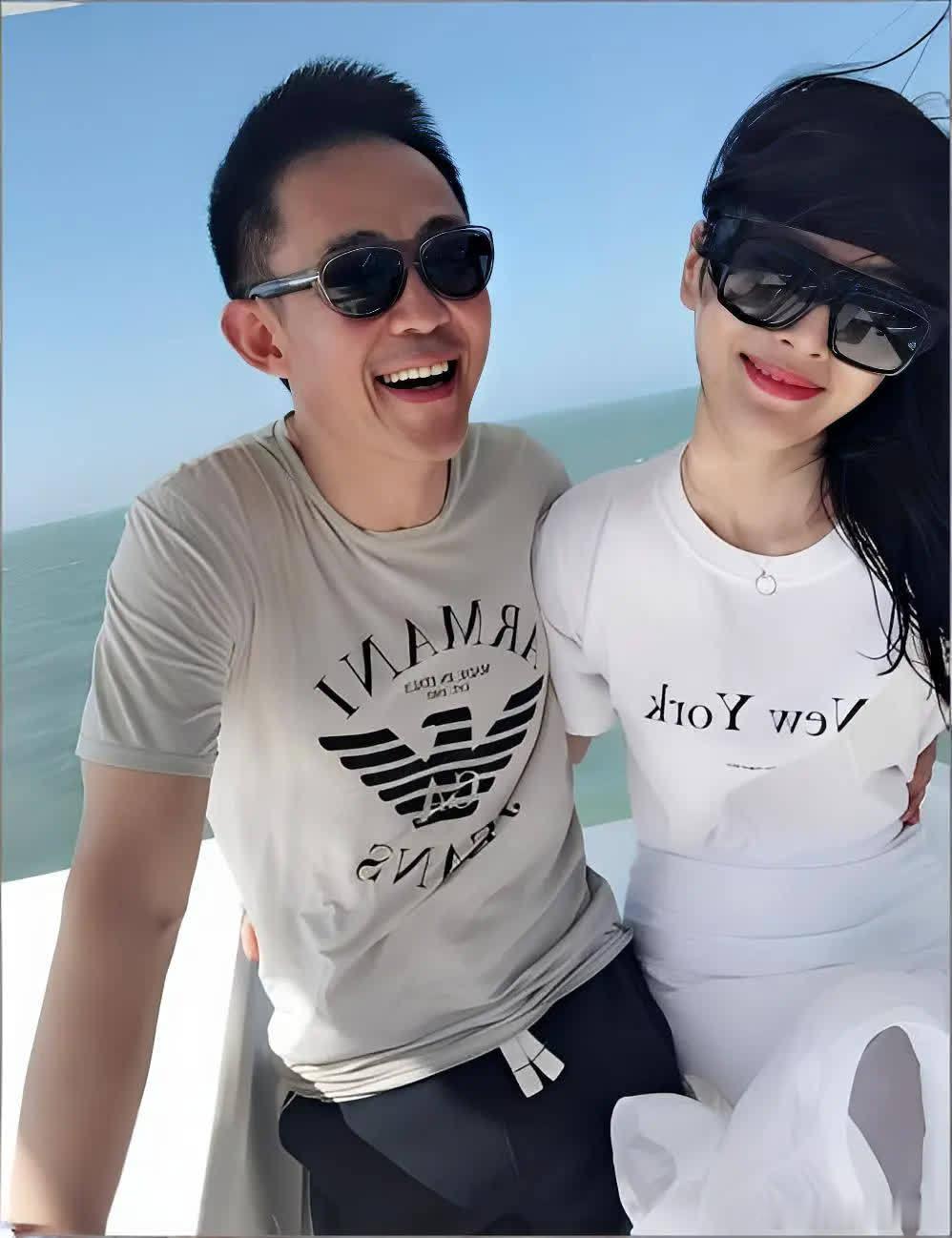 侯勇曾经跑了十几年龙套，他的第一任妻子沈蓉，陪他度过了那段难熬的时光。为了侯勇，