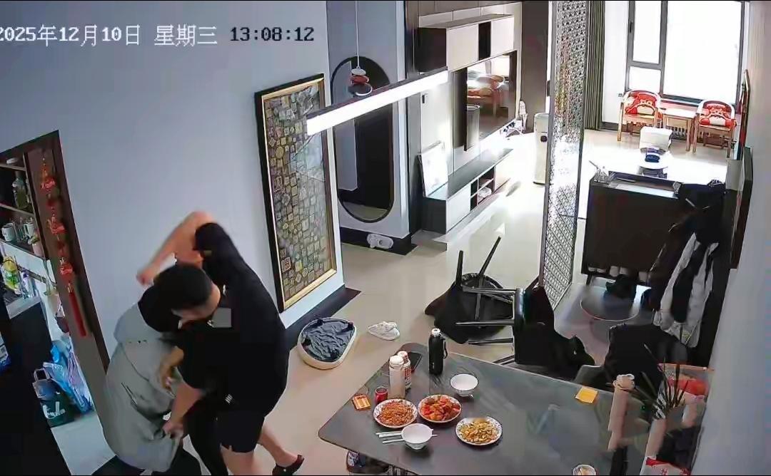 女子产后遭家暴后续!

主因曝光，事后诡辩家庭琐事

这样的事情一旦发生，总会让