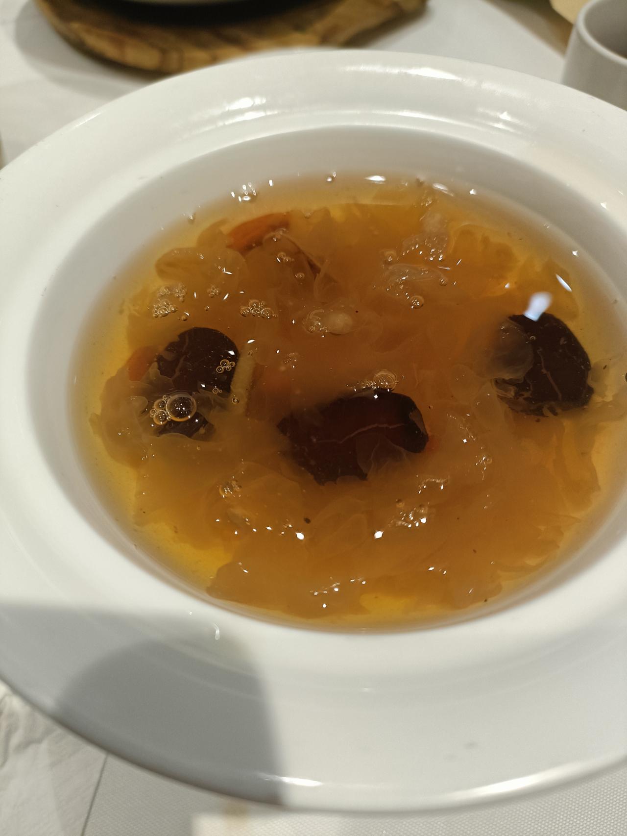 最平凡的幸福，就是生活里那些简单又真实的瞬间。
有人觉得和家人围坐吃饭，唠唠家常