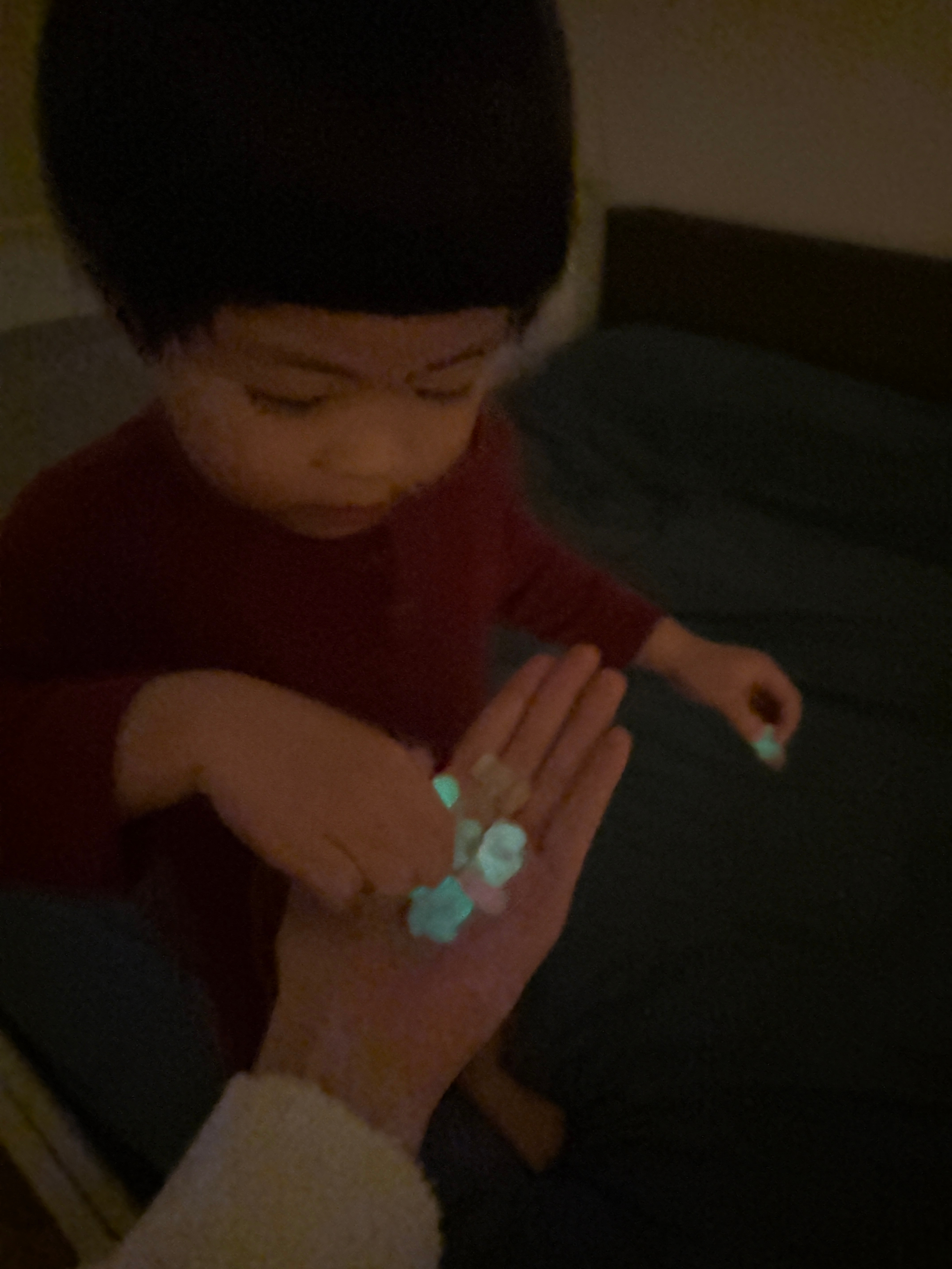 给孩子买了心心念念的夜光菇希望她今晚别再叫我讲夜光菇故事了