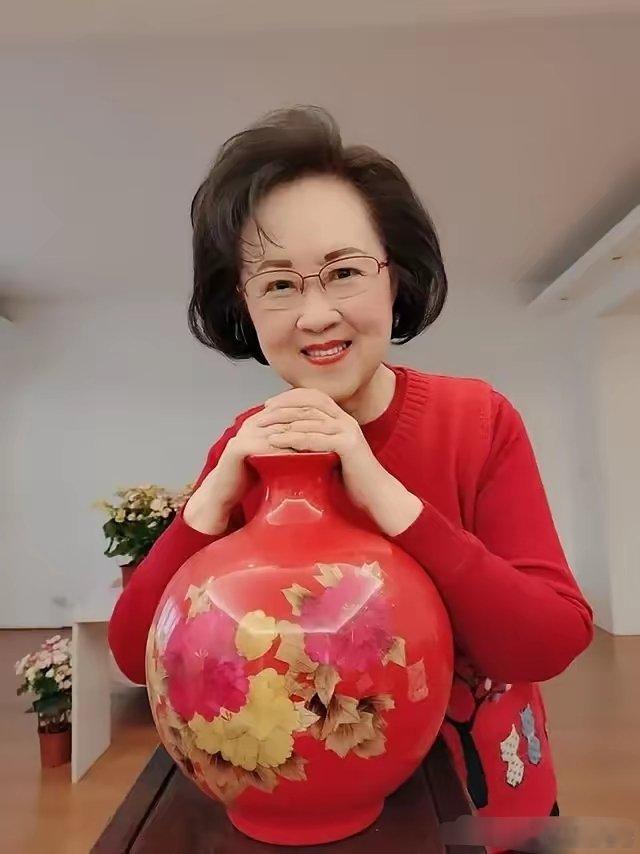 琼瑶阿姨当年对大 S 的一番评价，至今都犹如一颗石子投入心湖，泛起层层涟漪，引人
