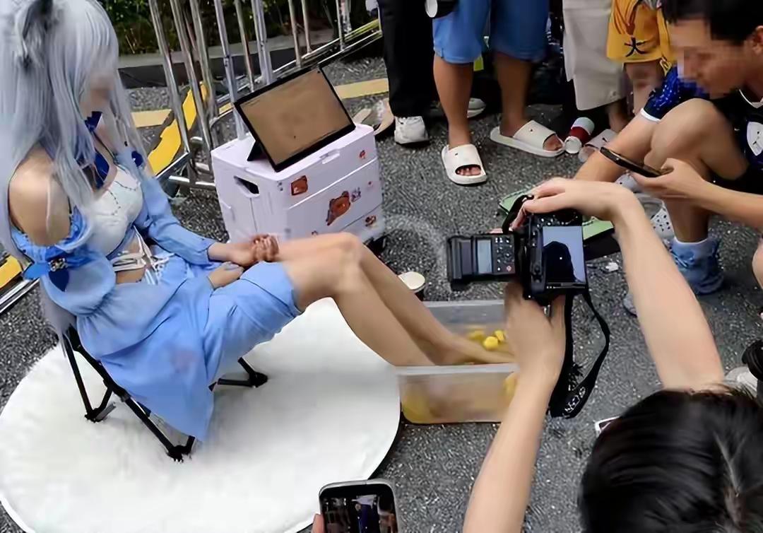 这不是低俗更不是猎奇 这是要挖断我们几千年的文脉

动漫展现在在国内日渐兴起，那