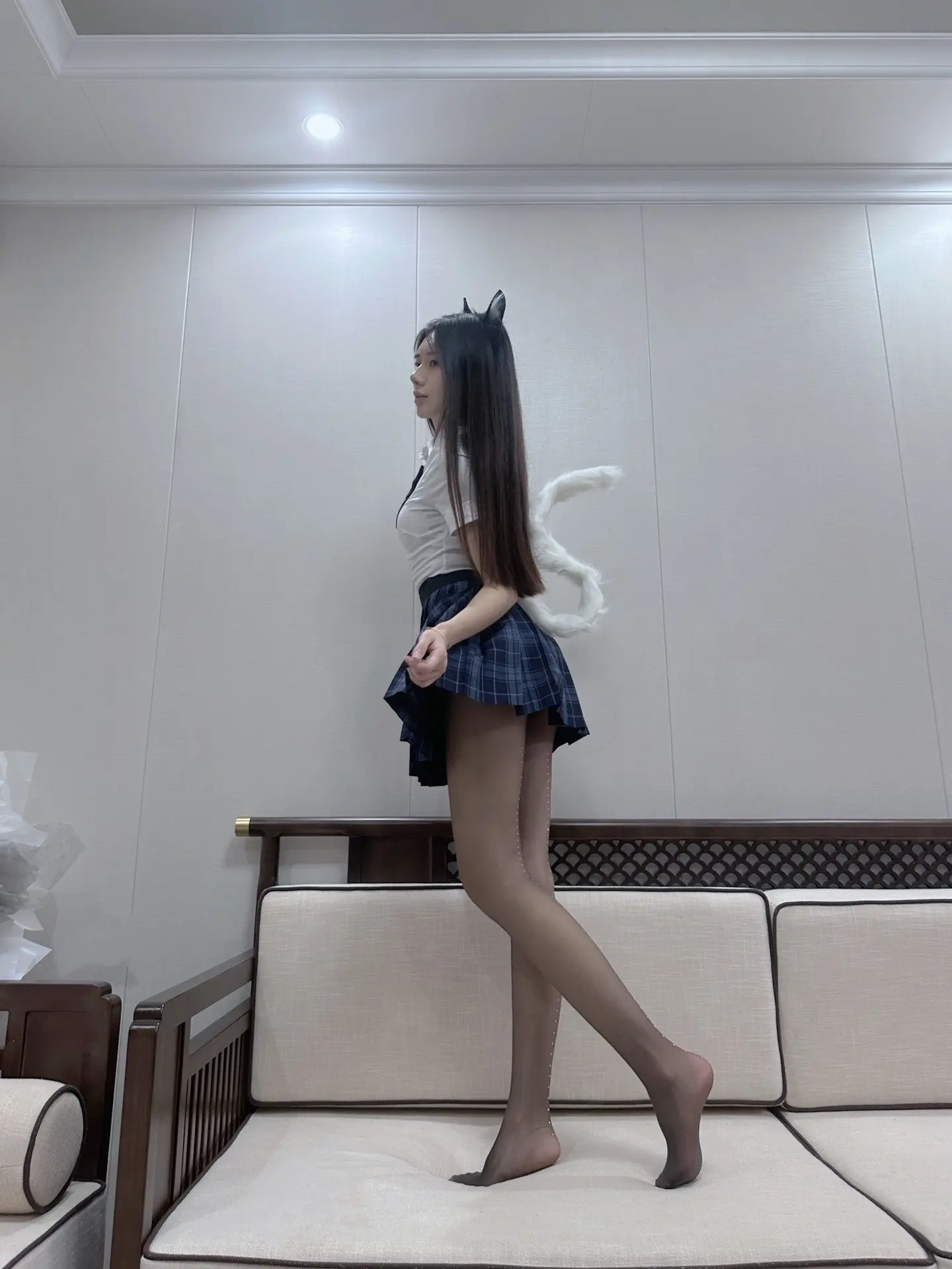 有一些小猫 假扮人类来跟我们相爱。