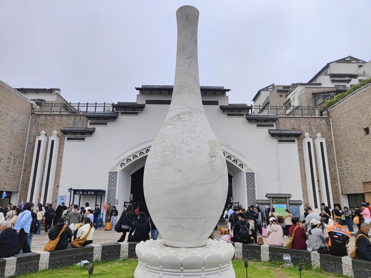 美以对伊军事打击的核心理由：伊朗必须弃核，和平利用核能也不行。美国在全球第一个使