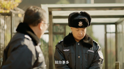 幸福者退让原则此刻具象化了看《刑警的日子》，刘子明面对嫌犯挑衅，为守护家人和事业
