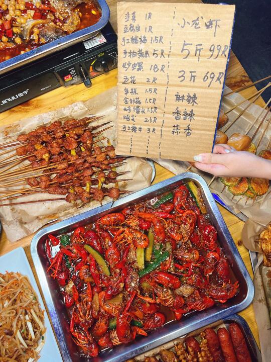 这里！学生校外食堂1r一串烧烤！！