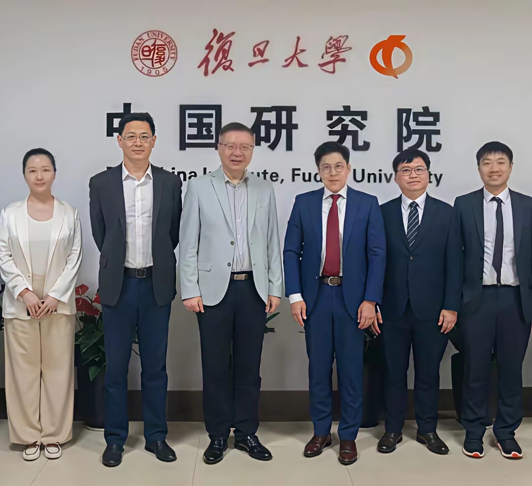 张维为教授的研究院名气真是越来越大了。5月24日，霍启刚拜访复旦研究院，张维为教