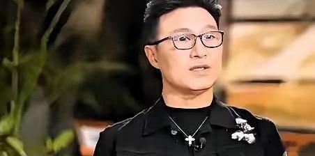 汪峰在女儿10岁生日上，说了一句让人后背发凉的话。“咱俩这一生，开始倒数了。”醒