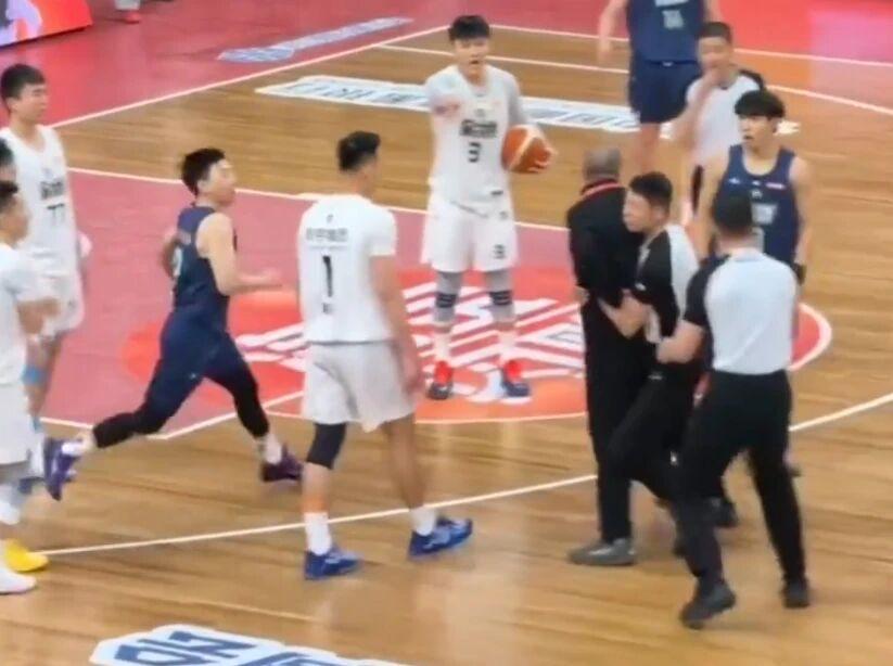 盘点浙BA开赛以来武力值最高的三位！各个领域各占一位！
排名第三的是绍兴队的肖凯