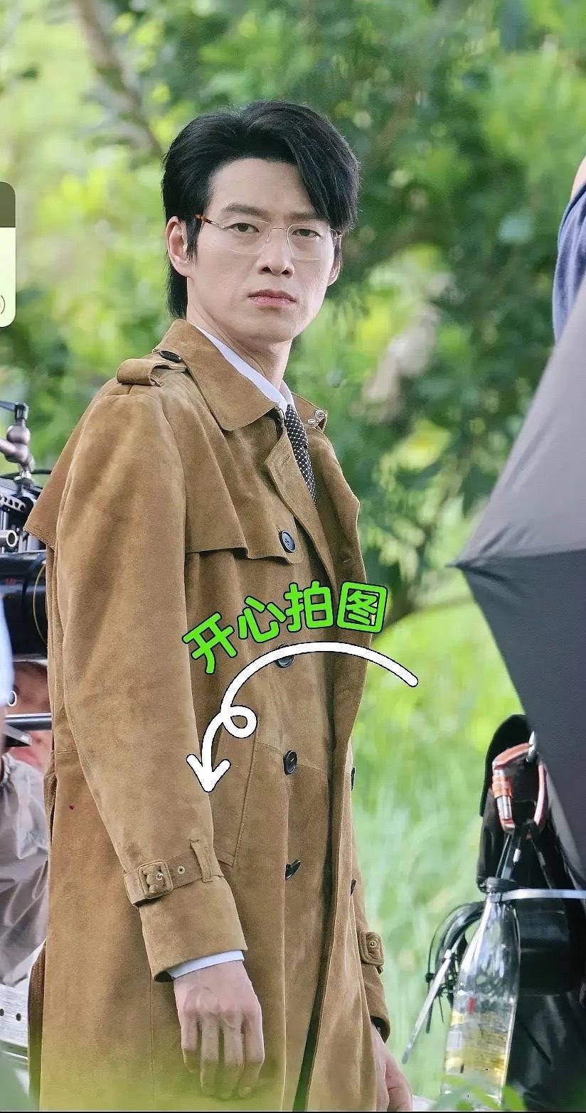 因代拍拍到了充满老人味的魏大勋生图，被魏大勋粉丝举报了，说实话他颜值确实很一般，