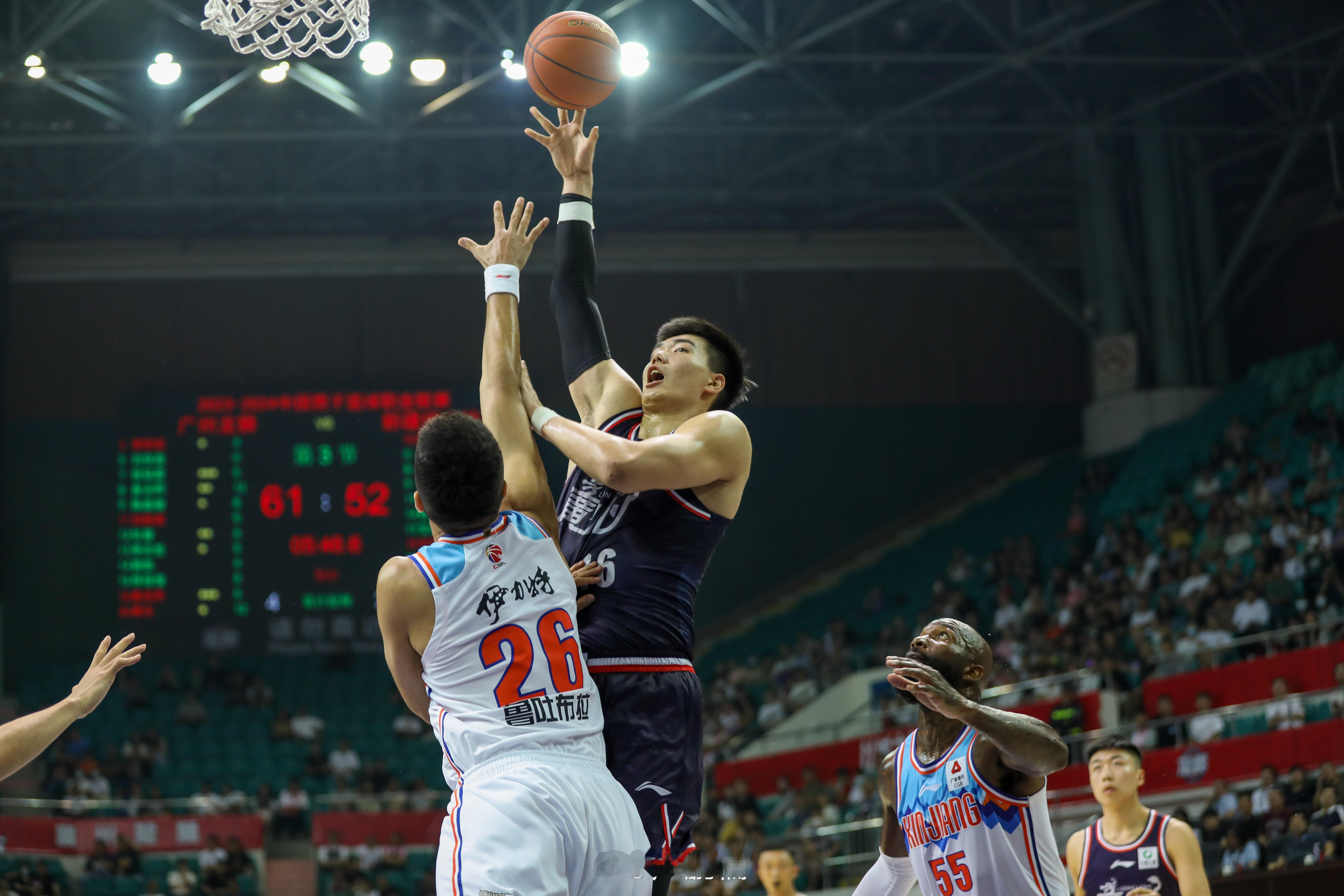 祝福[鲜花]崔永熙焦泊乔加盟广东男篮龙狮男篮得到徐昕陈国豪签约权 ​​​小卢篮球