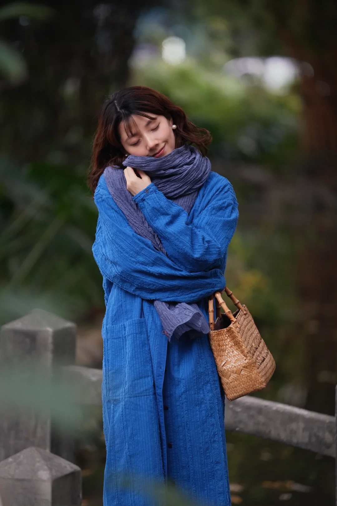 朋友说，这身让她想起演话剧的王佳芝～