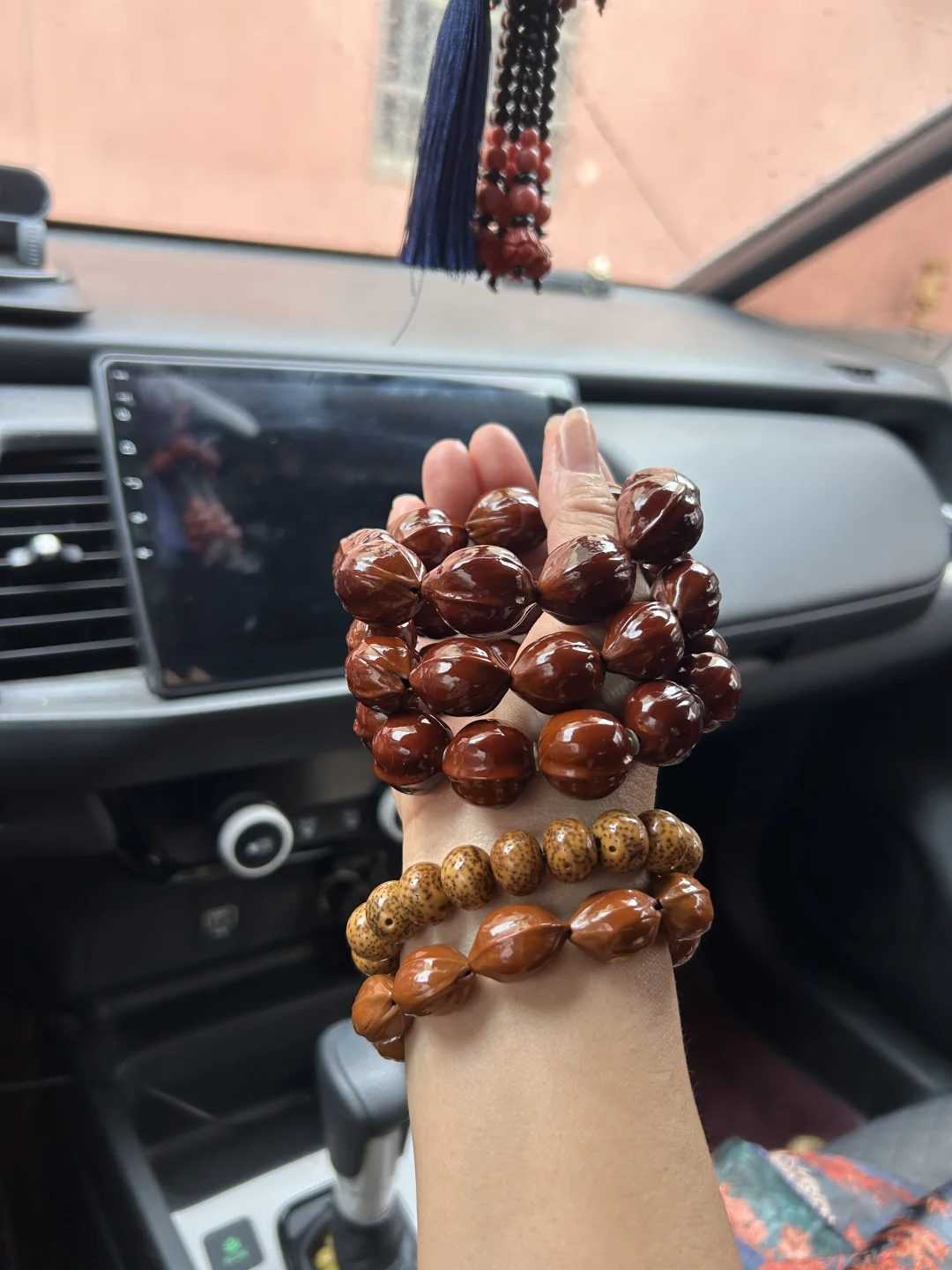 没什么瘾，只是中了串毒，一日不盘，浑身难受